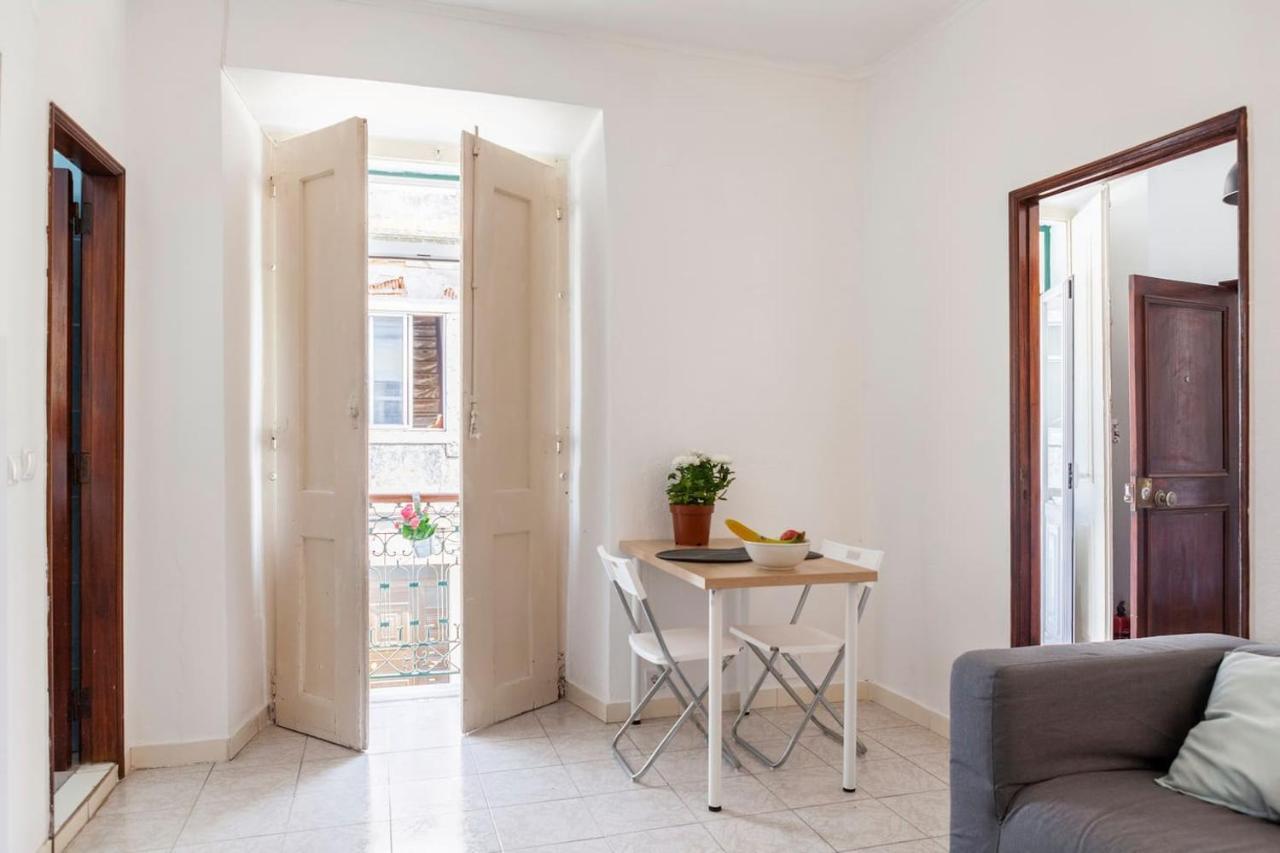 2 Bedroom Apartment For 4 People With Free Public Parking Lisboa Extérieur photo
