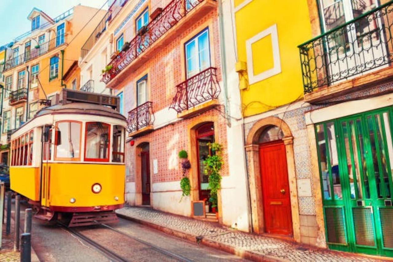 2 Bedroom Apartment For 4 People With Free Public Parking Lisboa Extérieur photo