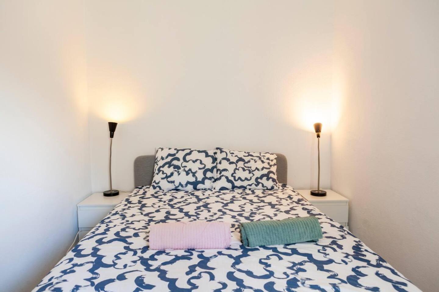 2 Bedroom Apartment For 4 People With Free Public Parking Lisboa Extérieur photo